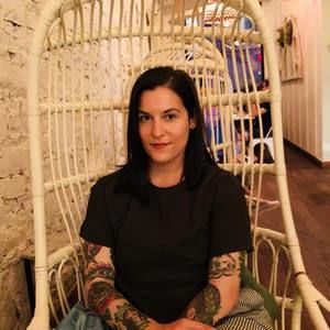 Meet your Posher, Dee